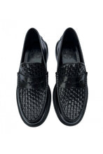 Load image into Gallery viewer, Delicious Junction Black Brummel Basket Weave Loafers

