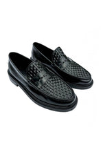 Load image into Gallery viewer, Delicious Junction Black Brummel Basket Weave Loafers
