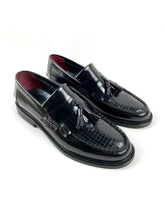 Load image into Gallery viewer, Delicious Junction Black Basket Weave Loafers
